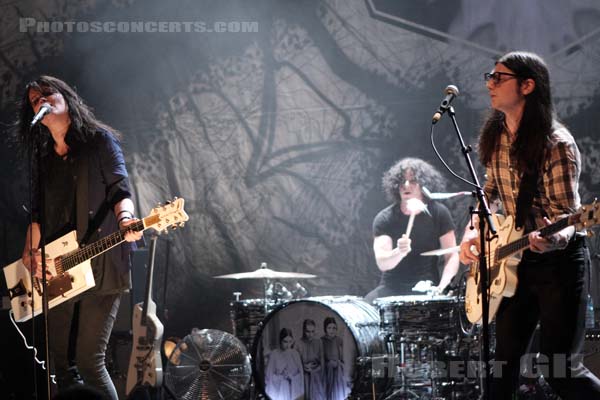 THE DEAD WEATHER - 2009-06-29 - PARIS - La Cigale - Alison Nicole Mosshart - John Anthony Gillis [Jack White] - Jack Michael Lawrence